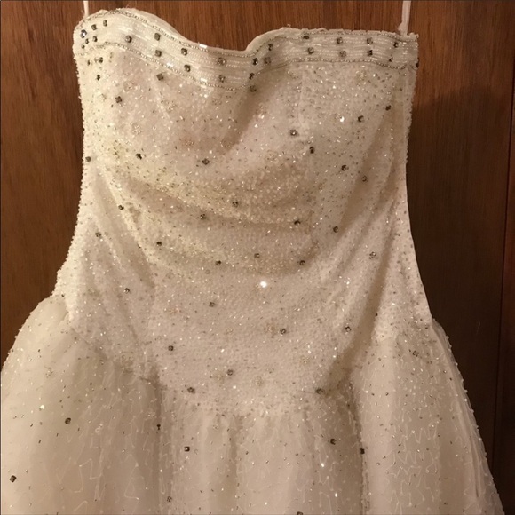 Beautiful hand beaded gown💖👰🏼 - Picture 2 of 9